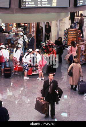 Film still da 'Terminale' Tom Hanks © 2004 DreamWorks Photo credit: Merrick Morton Riferimento File # 30735431THA per solo uso editoriale - Tutti i diritti riservati Foto Stock