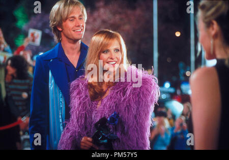 Film still da 'Scooby-doo 2 : mostri scatenati' Freddie Prinze Jr, Sarah Michelle Gellar © 2004 Warner Brothers Photo credit: D. Pera Riferimento File # 30735461THA per solo uso editoriale - Tutti i diritti riservati Foto Stock