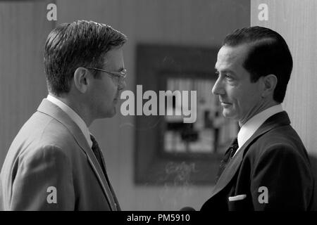 Studio Pubblicità ancora da "Buona notte e buona fortuna' George Clooney, David Strathairn © 2005 Warner indipendente Foto Foto di Melinda Sue Gordon Riferimento File # 307362041THA per solo uso editoriale - Tutti i diritti riservati Foto Stock