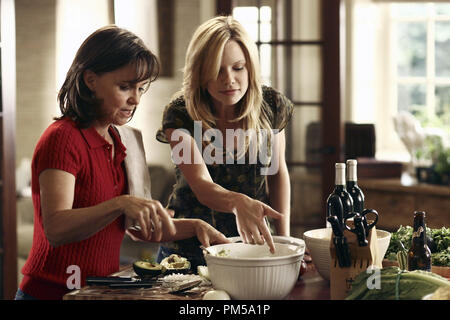 Studio Pubblicità ancora da "Fratelli e Sorelle" Sally Field, Sarah Jane Morris 2006 Photo credit: Scott Garfield Riferimento File # 307371532THA per solo uso editoriale - Tutti i diritti riservati Foto Stock