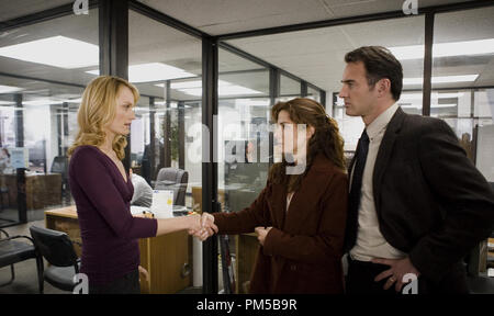 Film still da "premonizione' Amber Valletta, Sandra Bullock, Julian McMahon © 2007 TriStar Pictures Photo credit: Ron Batzdorff Riferimento File # 30738524THA per solo uso editoriale - Tutti i diritti riservati Foto Stock