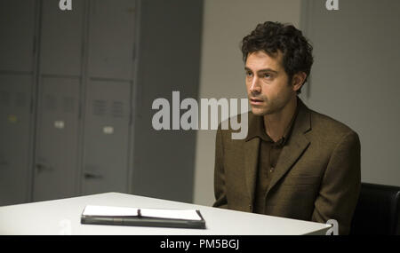 Film still da 'Rendition' Omar Metwally © 2007 New Line Cinema Photo credit: Sam Emerson Riferimento File # 30738642THA per solo uso editoriale - Tutti i diritti riservati Foto Stock