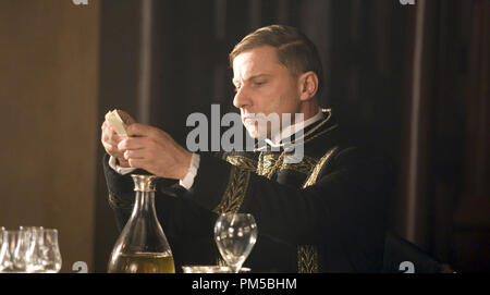 Film still da 'The Golden Compass' Simon McBurney © 2007 New Line Cinema Photo credit: Laurie Sparham Riferimento File # 30738661THA per solo uso editoriale - Tutti i diritti riservati Foto Stock