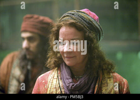 Film still da 'The Golden Compass' Clare Higgins © 2007 New Line Cinema Photo credit: Laurie Sparham Riferimento File # 30738669THA per solo uso editoriale - Tutti i diritti riservati Foto Stock