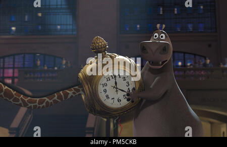 Film still / Pubblicità ancora da 'Madagascar' Gloria l'Ippona, Melman la giraffa © 2005 opere da sogno Foto cortesia Dream Works Animation SKG Riferimento File # 307361119THA per solo uso editoriale - Tutti i diritti riservati Foto Stock