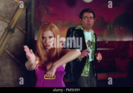 Studio Pubblicità ancora da 'Scooby-Doo" Sarah Michelle Gellar, Rowan Atkinson © 2002 Warner Brothers Photo credit: Jasin Boland Foto Stock