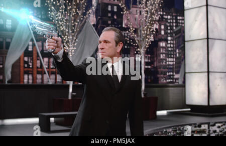 Film still / Pubblicità ancora da 'Men In Black II " Tommy Lee Jones © 2002 Columbia Pictures Photo credit: Melinda Sue Gordon Foto Stock