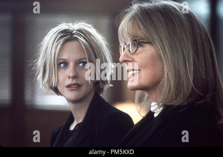 Film still / Pubblicità foto da "Hanging Up' Meg Ryan, Diane Keaton © 2000 Columbia/Sony Photo credit: Melinda Sue Gordon Riferimento File # 30846445THA per solo uso editoriale - Tutti i diritti riservati Foto Stock