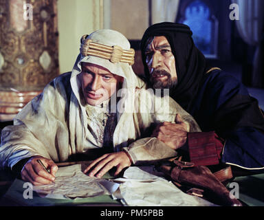 Peter O'Toole e Anthony Quinn, 'Lawrence d'Arabia' 1963 Columbia Riferimento File # 30928 024THA Foto Stock