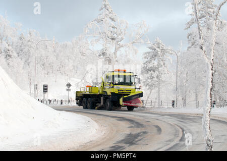 Giappone, Hokkaido, spazzaneve Foto Stock