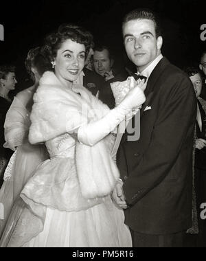 Elizabeth Taylor e Montgomery Clift alla prima di Los Angeles di "The Heiress", 1949. Riferimento file # 30928 945THA Foto Stock
