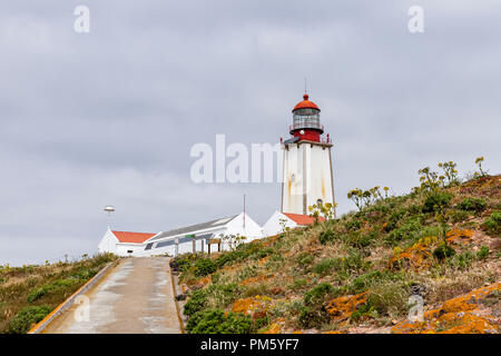 Isole Berlengas, Portogallo - 21 Maggio 2018: Faro sulla sommità del Berlengas riserva naturale Foto Stock