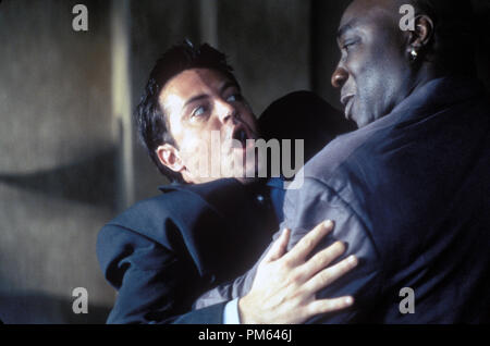 Film still / Pubblicità foto da "nove yarde intere' Matthew Perry e Michael Clarke Duncan © 2000 Warner Photo credit: Pierre Vinet Riferimento File # 30846013THA per solo uso editoriale - Tutti i diritti riservati Foto Stock