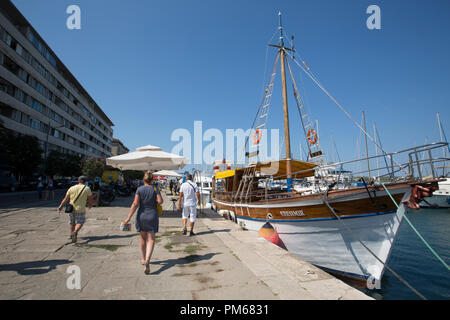 Pula, città costiera situata sulla penisola istriana sulla northern costa adriatica croata, Europa Foto Stock