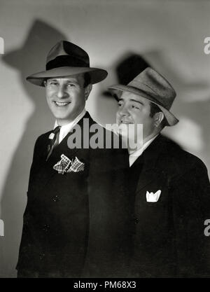 Bud Abbott e Lou Costello circa 1942 Riferimento File # 31316 063 - THA Foto Stock