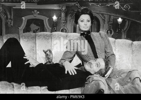 Sophia Loren e Paul Newman, 'Lady L' 1965 MGM Riferimento File # 31316 337THA Foto Stock