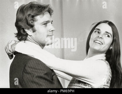 Ryan O'Neal e Ali MacGraw, "Love Story' 1970 Paramount Riferimento File # 31316 374THA Foto Stock