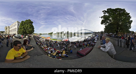 Visualizzazione panoramica a 360 gradi di Sagra del pesce 2009 - Panorama