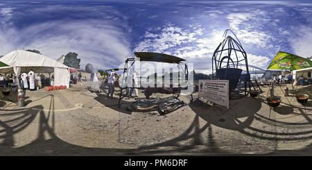 Visualizzazione panoramica a 360 gradi di Sagra del pesce 2009 - Ox torrefazione accanto al calderone gigante