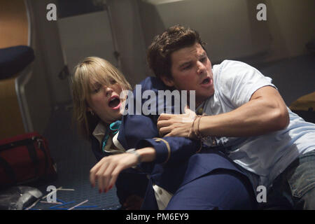 Film still / Pubblicità ancora da 'Snakes su un piano' Sunny Mabrey, Nathan Phillips © 2006 New Line Cinema Photo credit: James Dittiger Riferimento File # 30753428THA per solo uso editoriale - Tutti i diritti riservati Foto Stock