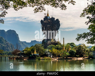 Unico incantevole Kyauk buddista Kalap Pagoda di Hpa-an, Myanmar (Birmania) Foto Stock