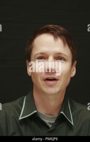 John Cameron Mitchell 'Coniglio Foro' Portrait Session, 8 dicembre 2010. La riproduzione da parte di American tabloid è assolutamente vietato. Riferimento al file # 30784 001CCR per solo uso editoriale - Tutti i diritti riservati Foto Stock