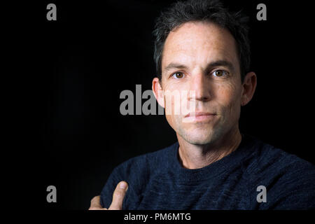 Ritratto di uomo su sfondo nero Foto Stock