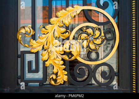 Le decorazioni sulla porta del parlamento croato a Zagabria in Croazia Foto Stock