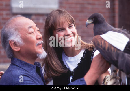 Film still da 'il prossimo Karate Kid' Hilary Swank, Pat Morita 1994 Columbia Photo Credit: phillip Caruso Riferimento File # 31129053THA per solo uso editoriale - Tutti i diritti riservati Foto Stock