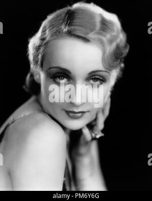 Studio Pubblicità ancora: Carole Lombard circa, 1930 Riferimento File # 31202 1069THA Foto Stock