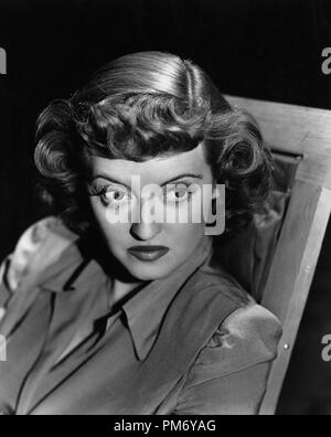 Pubblicità in studio ancora: "In This Our Life" Bette Davis 1942 Warner riferimento file # 31202 1130THA Foto Stock