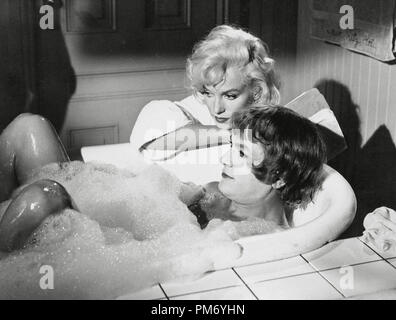 Marilyn Monroe e Tony Curtis'Some Piace Caldo" 1959. Riferimento al file # 31202 123THA Foto Stock