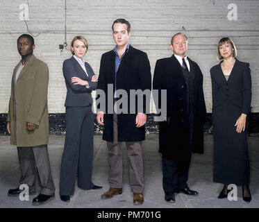 Film still / Pubblicità ancora da 'MI-5' David Oyelowo, Keeley Hawes, Matthew Macfadyen, Peter Firth, Jenny Agutter circa 2003 © BBC Riferimento File # 30753195THA per solo uso editoriale - Tutti i diritti riservati Foto Stock