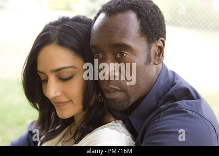 Film still da "traditore" Archie Panjabi, Don Cheadle © 2008 Overture Films Photo credit: Rafy Riferimento File # 307551129THA per solo uso editoriale - Tutti i diritti riservati Foto Stock