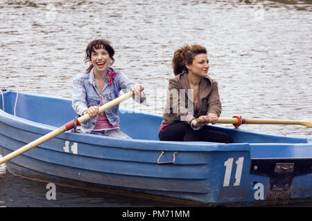 Film still da 'Happy-Go-fortunato' Sally Hawkins, Alexis Zegerman © 2008 Miramax Films Photo credit: Simon Mein Riferimento File # 30755152THA per solo uso editoriale - Tutti i diritti riservati Foto Stock