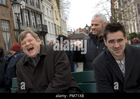 Film still da 'In Bruges' Brendan Gleeson, Direttore Martin McDonagh, Colin Farrell © 2008 Focus Features Photo credit: Jaap Buitendijk Riferimento File # 30755258THA per solo uso editoriale - Tutti i diritti riservati Foto Stock