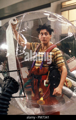 Film still / Pubblicità ancora da 'Bubble Boy' Jake Gyllenhaal © 2001 Touchstone Pictures Photo credit: Merie W. Wallace Riferimento File # 308471316THA per solo uso editoriale - Tutti i diritti riservati Foto Stock