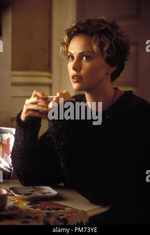 Film still / Pubblicità ancora da 'Sweet novembre " Charlize Theron © 2001 Warner Brothers Photo credit: Merie Wallace Riferimento File # 30847266THA per solo uso editoriale - Tutti i diritti riservati Foto Stock