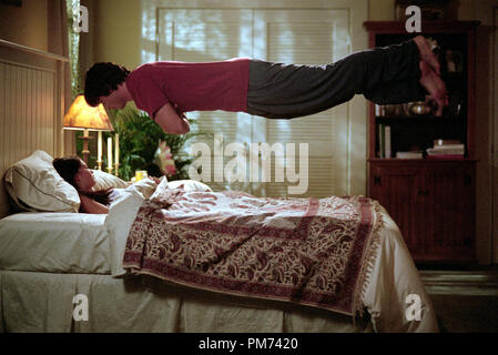 Film still / Pubblicità ancora da 'Smallville' (episodio: la metamorfosi) Tom Welling, Kristin Kreuk 2001 Photo credit: Brian Cyr Riferimento File # 30847332THA per solo uso editoriale - Tutti i diritti riservati Foto Stock