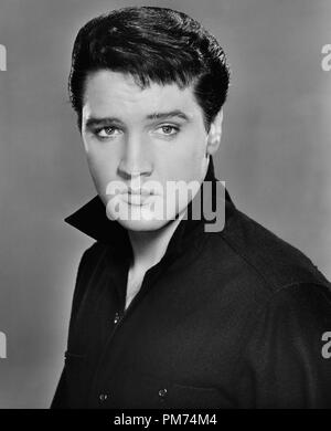 Pubblicità in studio: (Archival Classic Cinema - Elvis Presley Retrospective) Elvis Presley 'Kissin' Cousins' 1964 MGM file Reference # 30928 1237THA Foto Stock