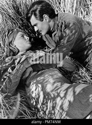 Pubblicità in studio ancora: "Doctor Zhivago" Julie Christie, Omar Sharif 1965 MGM file Reference # 30928 1287THA Foto Stock