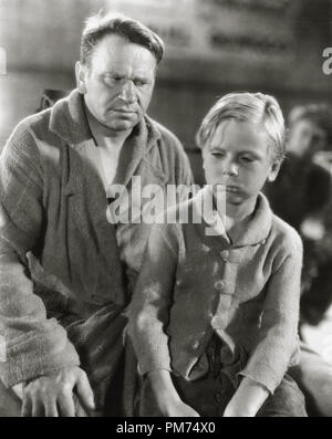 Jackie Cooper e Wallace Beery, 'Champ" 1931 MGM Riferimento File # 30928 202THA Foto Stock