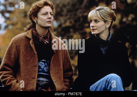 Film still da 'Stepmom' Susan Sarandon, Julia Roberts © 1998 TriStar Pictures Photo credit: Demmie Todd Riferimento File # 30996172THA per solo uso editoriale - Tutti i diritti riservati Foto Stock