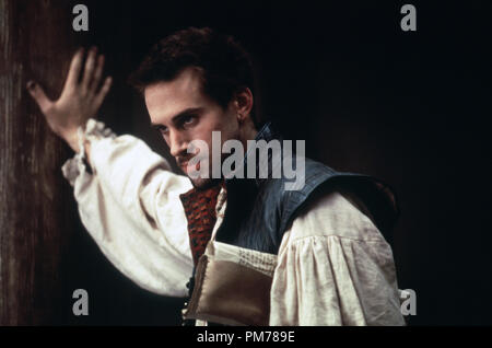 Film still da 'Shakespeare nell'amore" Joseph Fiennes © 1998 Miramax Photo credit: Laurie Sparham Riferimento File # 30996219THA per solo uso editoriale - Tutti i diritti riservati Foto Stock