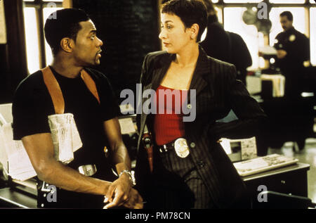 Film still da 'Rush Hour' Chris Tucker, Elizabeth Peña © 1998 New Line Cinema Riferimento File # 30996280THA per solo uso editoriale - Tutti i diritti riservati Foto Stock