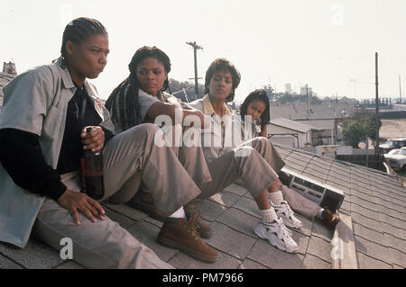Film still da 'Set it Off' Queen Latifah, Kimberly Elise, Vivica A. Fox, Jada Pinkett Smith © 1996 nuova Linea Photo credit: D. Stevens Riferimento File # 31042260THA per solo uso editoriale - Tutti i diritti riservati Foto Stock