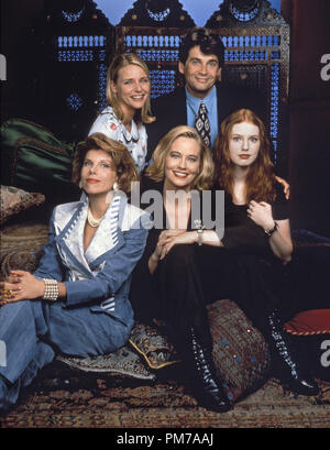 Film still da 'Cybill' Christine Baranski, Dedee Pfeiffer, Cybill Shepherd, Alan Rosenberg, Alicia Witt 1996 Riferimento File # 31042617THA per solo uso editoriale - Tutti i diritti riservati Foto Stock