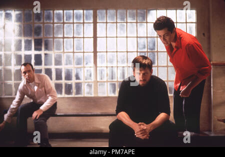 Film still da 'i soliti sospetti" Kevin Spacey, Stephen Baldwin, Benicio Del Toro © 1995 Gramercy Photo credit: Linda R. Chen Riferimento File # 31043035THA per solo uso editoriale - Tutti i diritti riservati Foto Stock