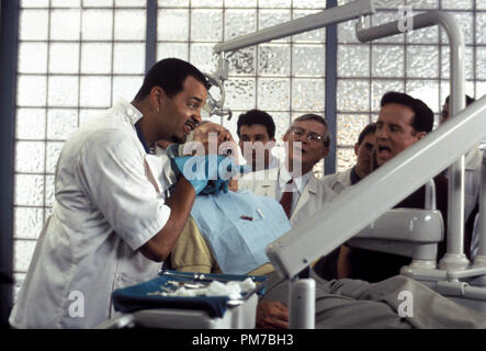 Film still da 'Houseguest' Sinbad, Phil Hartman, Mason Adams © 1995 Hollywood Foto Photo credit: Marsha Blackburn Riferimento File # 31043315THA per solo uso editoriale - Tutti i diritti riservati Foto Stock