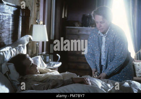 Film still da 'Dolores Claiborne' Judy Parfitt, Kathy Bates © 1995 Castle Rock Entertainment Photo credit: John Clifford Riferimento File # 31043454THA per solo uso editoriale - Tutti i diritti riservati Foto Stock